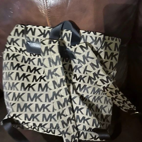 Backpack - Picture 3 of 4